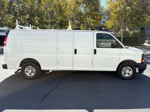 Used 2017 Chevrolet Express 2500 Extended image 7