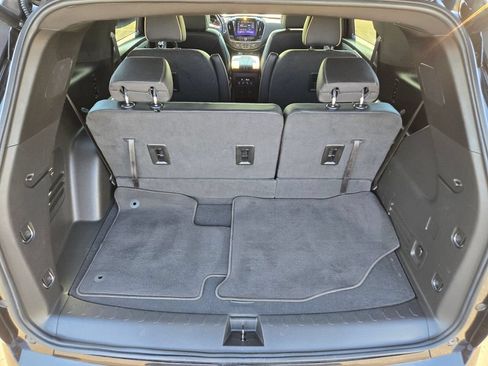 Used 2023 Chevrolet Traverse Premier w/ Redline Edition FWD image 13