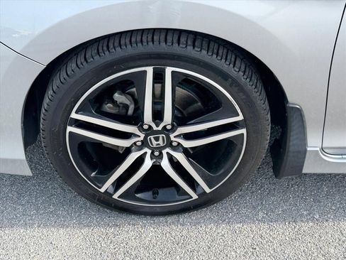 Used 2017 Honda Accord Touring image 13