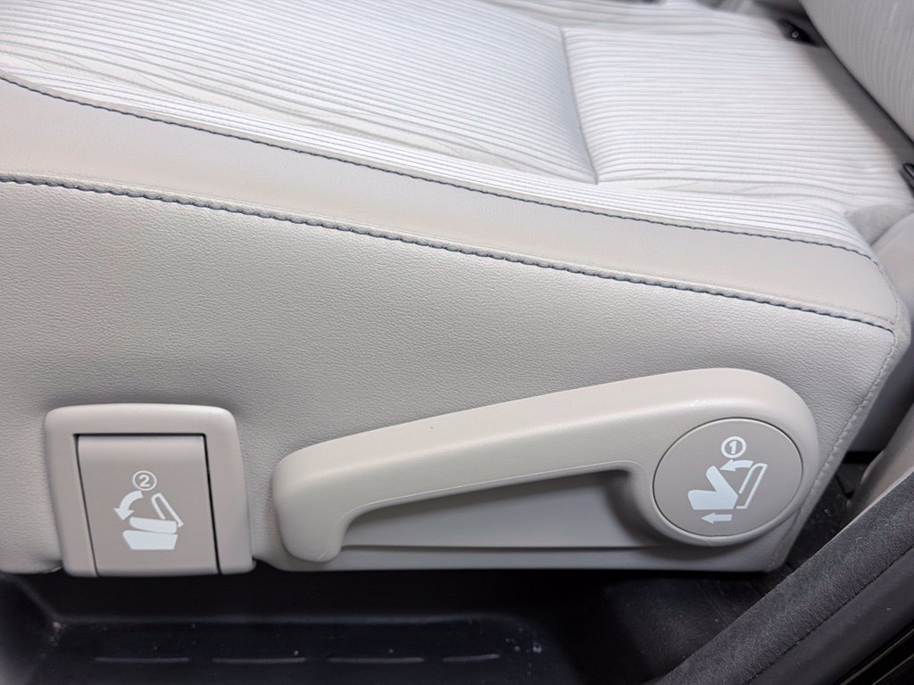Used 2018 Toyota Highlander Plus AWD/4WD image 20