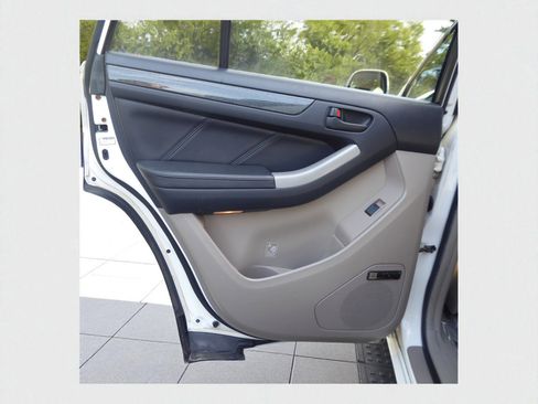 Used 2005 Toyota 4Runner Limited image 20