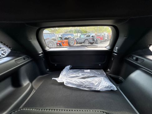 New 2025 Jeep Grand Cherokee Limited w/ Black Appearance Package image 36