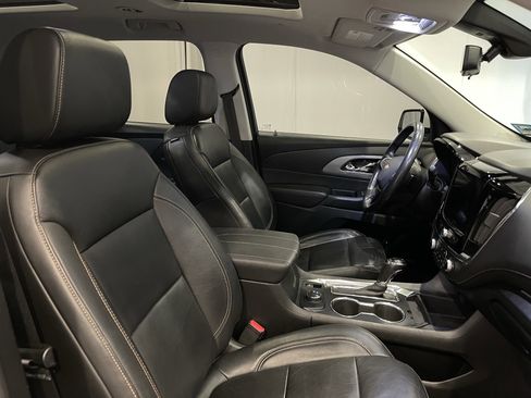 Used 2020 Chevrolet Traverse LT w/ LT Premium Package AWD/4WD image 15