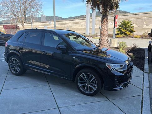 Used 2023 Audi Q3 2.0T Premium Plus w/ Premium Plus Package image 5