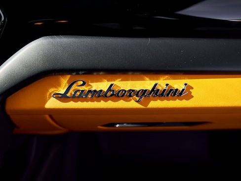 Used 2024 Lamborghini Urus S image 42