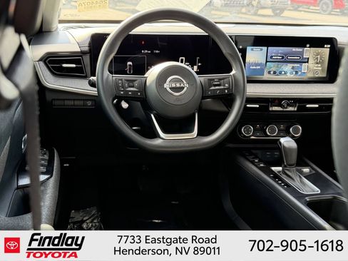 Used 2025 Nissan Kicks SV FWD image 8