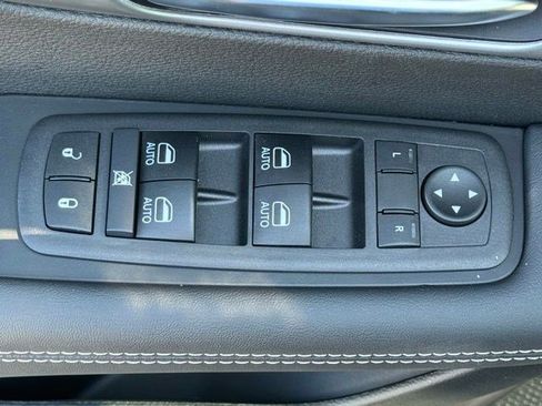 New 2026 Chrysler Pacifica Select FWD image 11