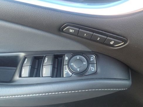 Used 2024 Buick Enclave Premium FWD image 27