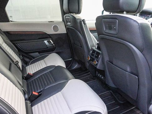 Used 2024 Land Rover Discovery Dynamic SE image 19