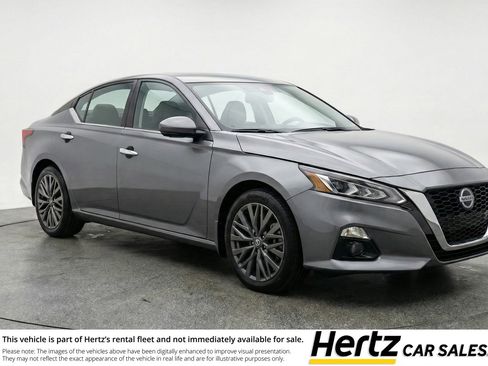 Used 2025 Nissan Altima 2.5 SV image 1