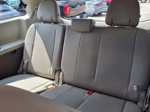 Used 2020 Toyota Sienna XLE FWD image 20