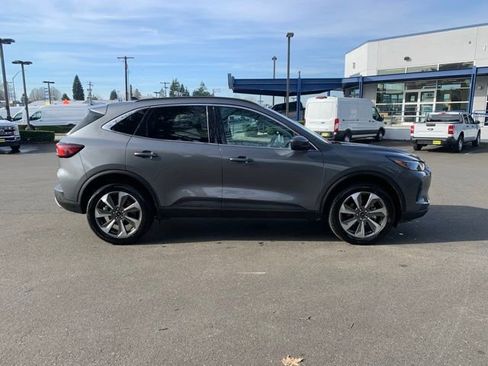 Certified 2024 Ford Escape Platinum image 9