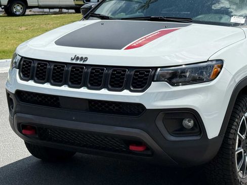 Used 2024 Jeep Compass Trailhawk w/ Sun and Sound Group AWD/4WD image 9