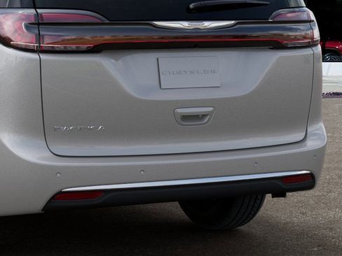 New 2026 Chrysler Pacifica Select FWD image 13