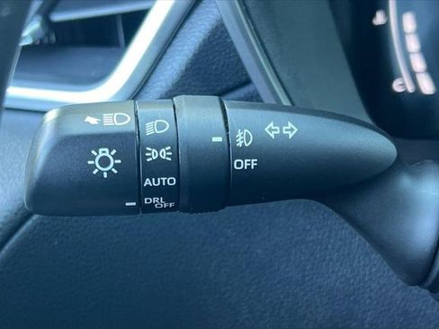 Used 2025 Toyota Corolla Cross XLE FWD image 51