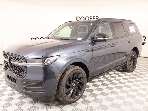 New 2025 Lincoln Navigator Reserve w/ Jet Appearance Package AWD/4WD image 11