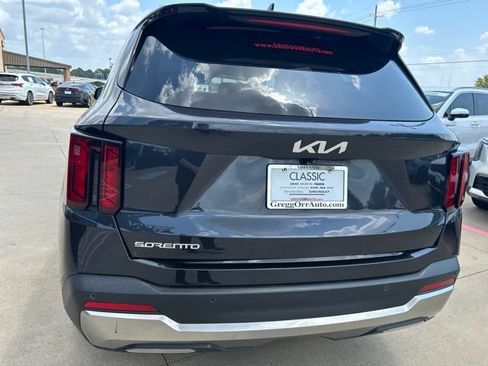 Used 2025 Kia Sorento S w/ Panoramic Sunroof Package FWD image 7