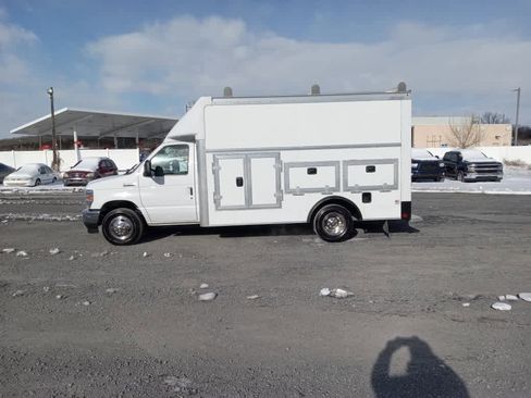 Used 2025 Ford E-350 and Econoline 350 Super Duty w/ Power Equipment Group image 4