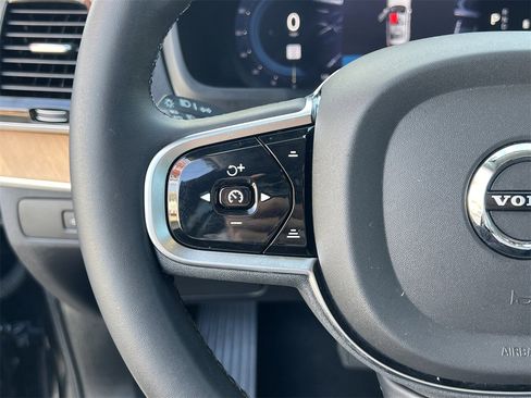 Used 2024 Volvo XC90 B6 Plus image 11