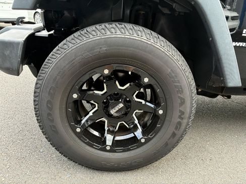 Used 2015 Jeep Wrangler Sport w/ Connectivity Group AWD/4WD image 13