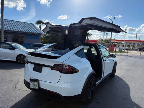 Used 2023 Tesla Model X image 5