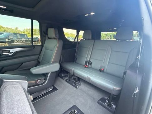 Used 2025 GMC Yukon XL AT4 w/ AT4 Premium Package AWD/4WD image 14