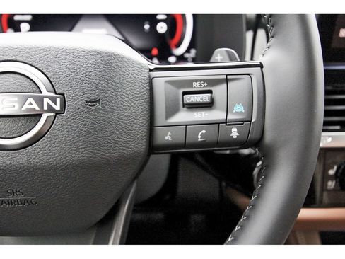New 2026 Nissan Pathfinder Platinum FWD image 17