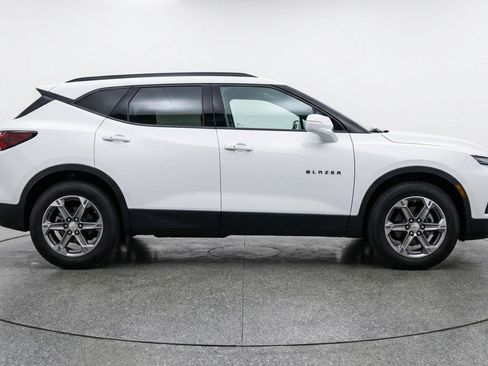 Used 2025 Chevrolet Blazer LT image 11