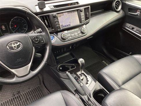 Used 2017 Toyota RAV4 SE image 23