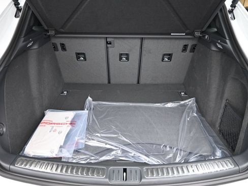 Certified 2026 Porsche Macan AWD/4WD image 27