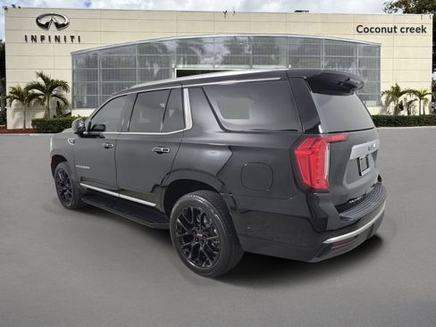Used 2024 GMC Yukon SLT w/ SLT Luxury Package AWD/4WD image 3