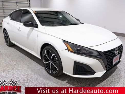 Used 2024 Nissan Altima 2.5 SR FWD image 6