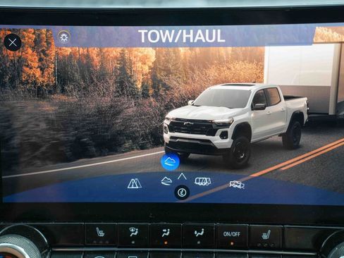 Used 2024 Chevrolet Colorado ZR2 w/ Safety Package AWD/4WD image 35