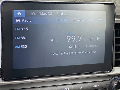 Used 2025 Hyundai Venue SEL image 21