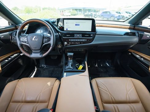 Used 2024 Lexus ES 350 w/ Luxury Package FWD image 17