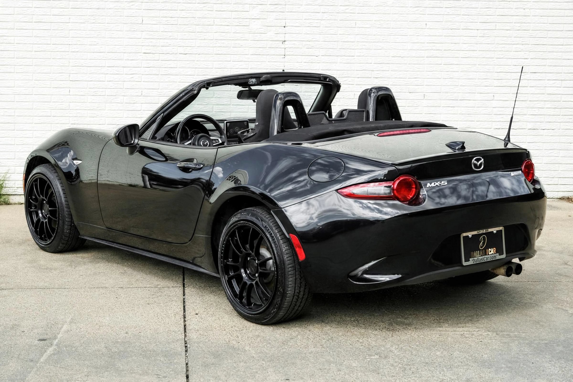 Used 2016 MAZDA MX-5 Miata Club RWD image 10