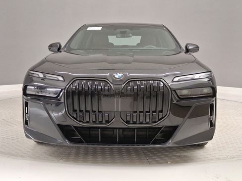 Used 2025 BMW 760i xDrive AWD/4WD image 4