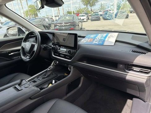 Certified 2025 Toyota Grand Highlander FWD image 18