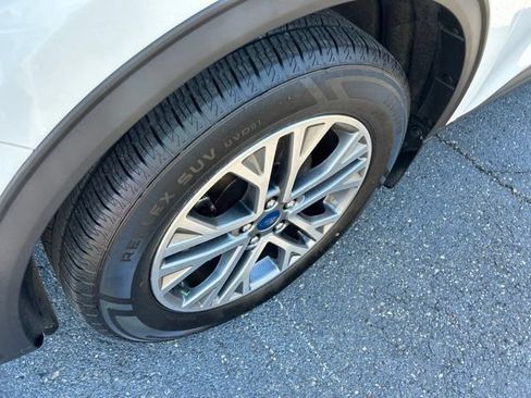 Used 2021 Ford Escape SEL w/ Technology Package AWD/4WD image 18