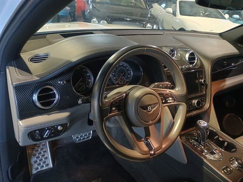 Used 2019 Bentley Bentayga AWD/4WD image 17