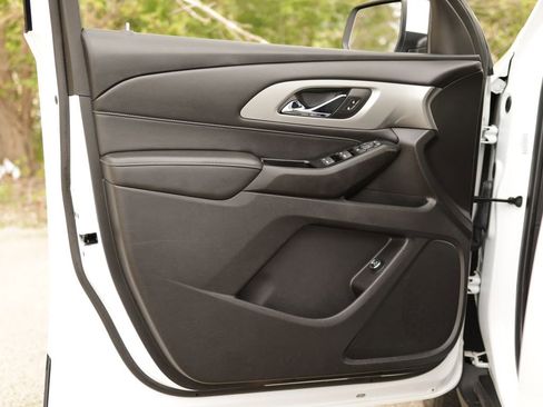 Used 2023 Chevrolet Traverse LT AWD/4WD image 24