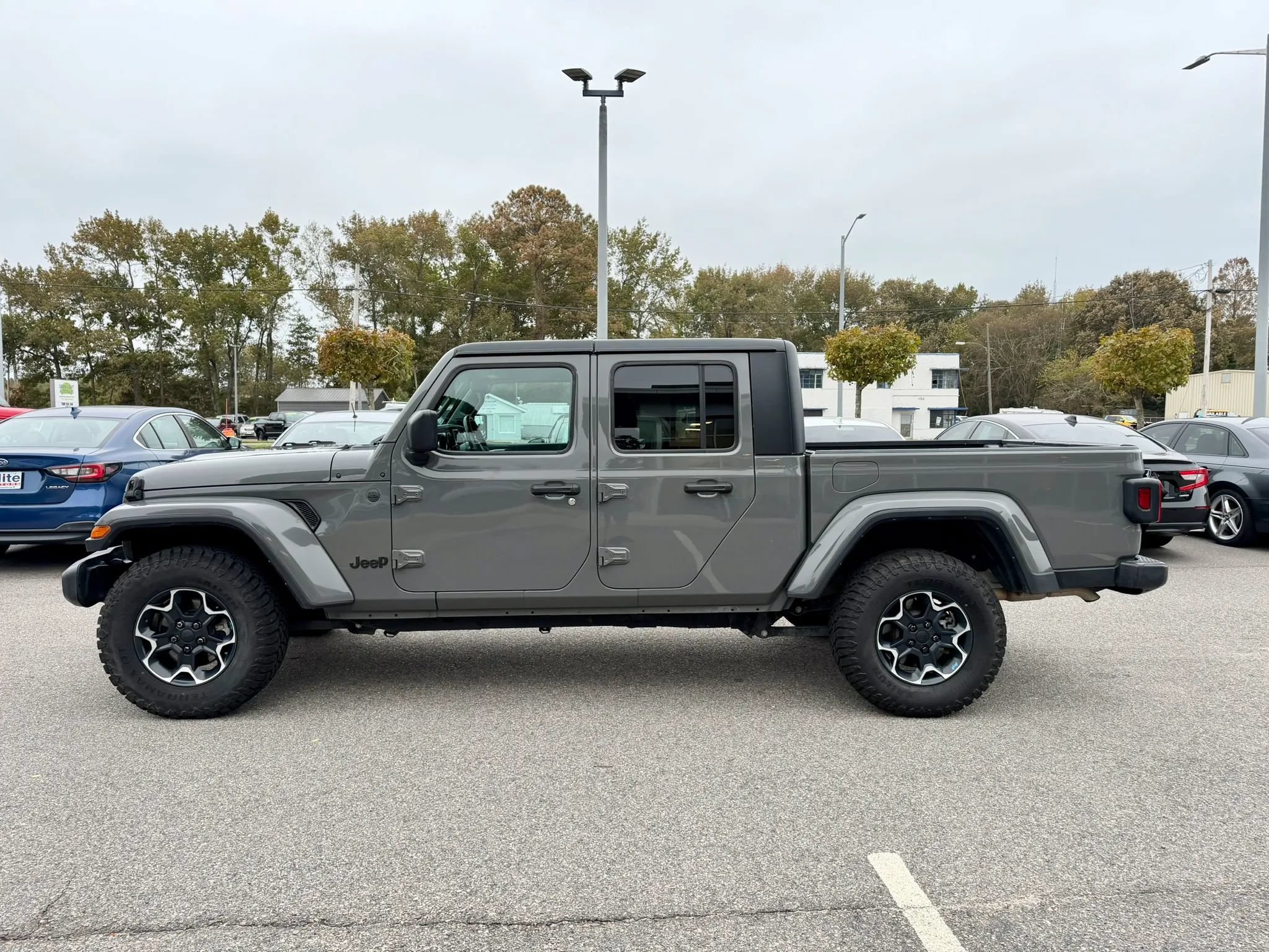 Used 2023 Jeep Gladiator Sport AWD/4WD image 4