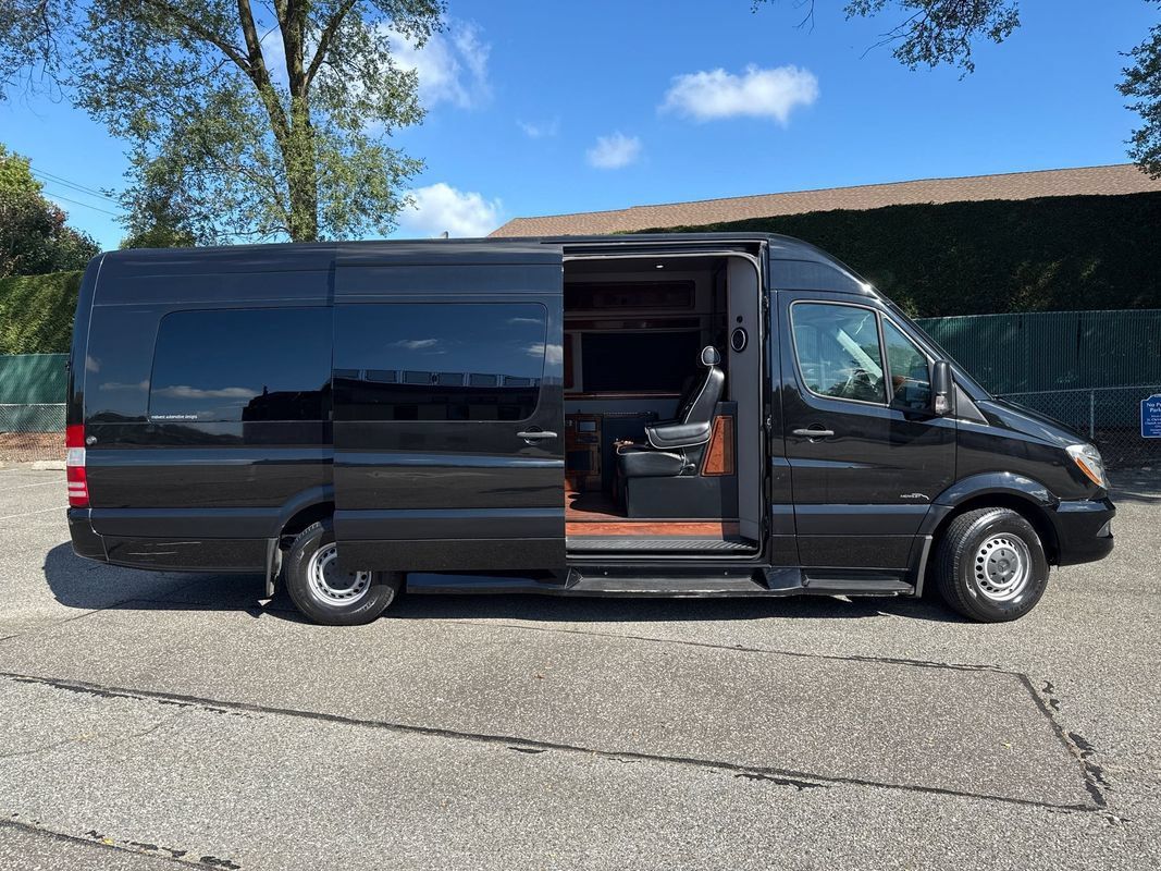 Used 2017 Mercedes-Benz Sprinter 2500 image 24