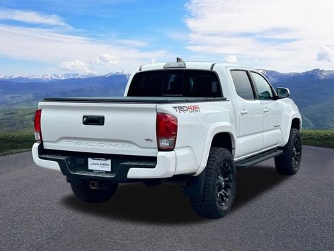 Used 2017 Toyota Tacoma TRD Sport w/ Tow Package (A/T) AWD/4WD image 5