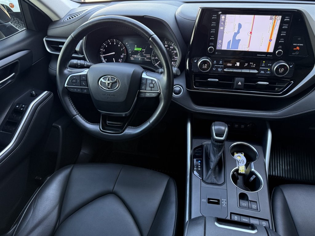 Used 2020 Toyota Highlander XLE FWD image 26