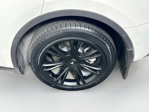 Used 2022 Tesla Model Y Long Range AWD/4WD image 11