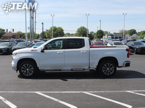 Used 2023 Chevrolet Silverado 1500 LT w/ Z71 Off-Road Package AWD/4WD image 7