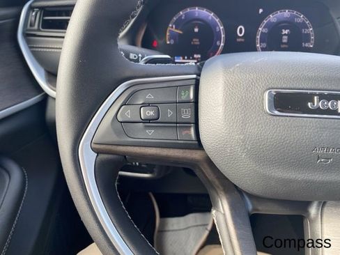 New 2026 Jeep Grand Cherokee Altitude image 14