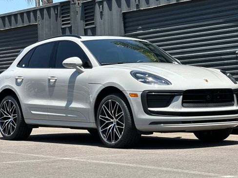 Certified 2024 Porsche Macan AWD/4WD image 10