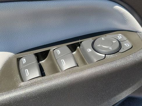 Used 2023 Chevrolet Equinox LT w/ Driver Convenience Package FWD image 11